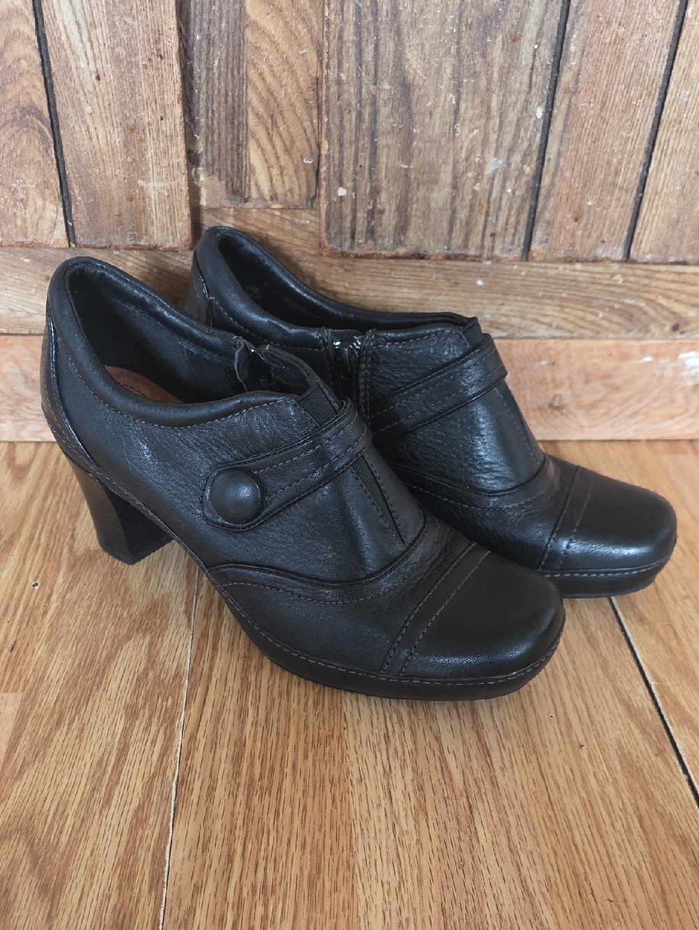 Womens Clarks Artisan Heels